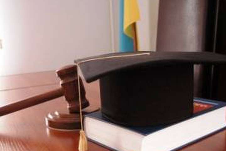 Суддю, яка віддала Росії кримське майно Міноборони, заочно засуджено