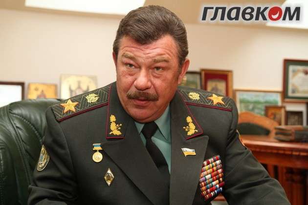 Зеленський звільнив з військової служби ексміністра оборони, при якому ракети влучали у будинок і пасажирський літак 