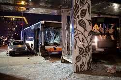 «Оскаженілий» автобус у Німеччині протаранив шість машин, вбив людину і поранив ще 23-х осіб 