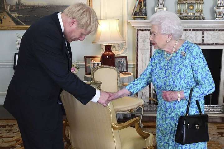 Королева Єлизавета ІІ представить Джонсону порядок денний після перемоги на виборах