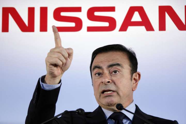 Інтерпол оголосив у розшук ексочільника японського Nissan Карлоса Гона, який втік до Лівану