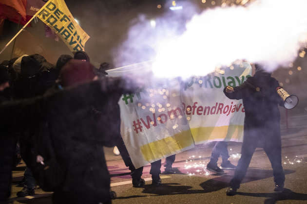 У Швейцарії противники Давоського форуму побилися з поліцією (фото)