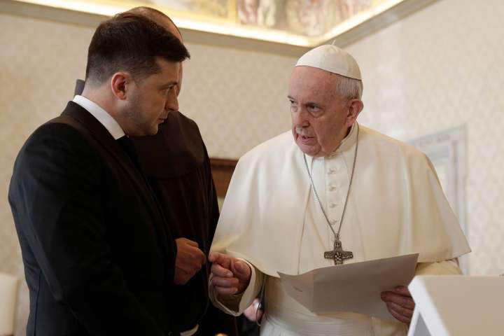 «Буде знаково»: Зеленський хоче, щоб Папа Римський приїхав на Донбас