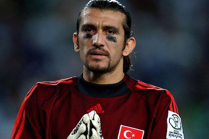 Легенда турецького футболу у критичному стані - коронавірус дав ускладнення