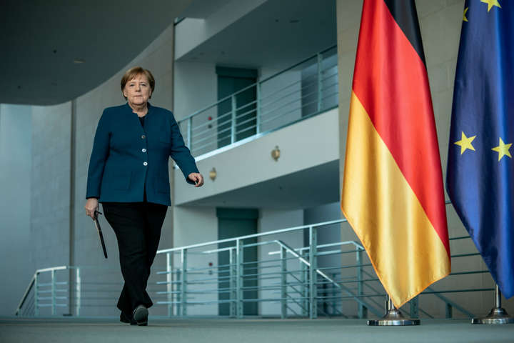 Меркель повернулася на роботу після 14-денного карантину