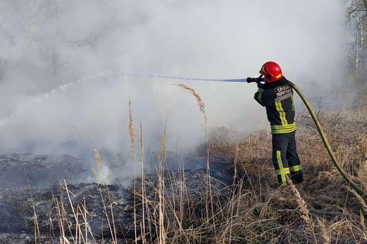 Київ знову затягло димом, дихати небезпечно (карта якості повітря)