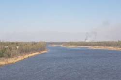 У Державному агентстві України з управління зоною відчуження запевняють, що вогонь не перекинувся на лівий берег річки Прип’ять 