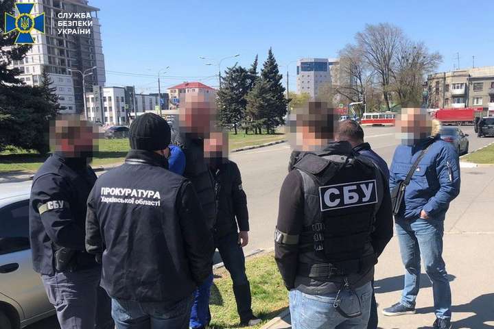 На Харківщині СБУ викрила на хабарі чиновника Державної міграційної служби