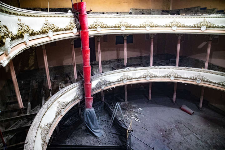 У головній залі Київської оперети цілковита розруха: що відбувається в театрі (фото, відео)