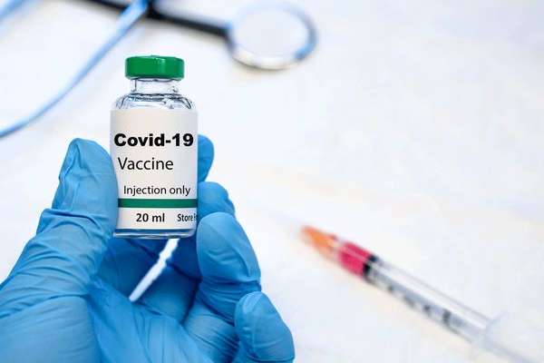На вакцину не розраховувати. Іменитий біолог пояснив, чому щеплення від Сovid-19 не врятує людство
