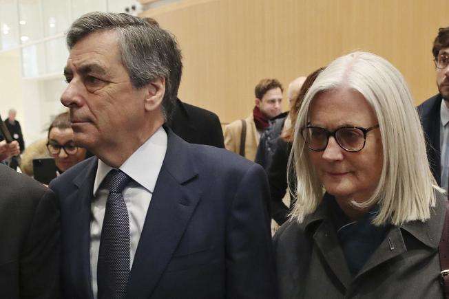 Колишній прем’єр Франції отримав п’ять років тюрми  через зарплату дружини 