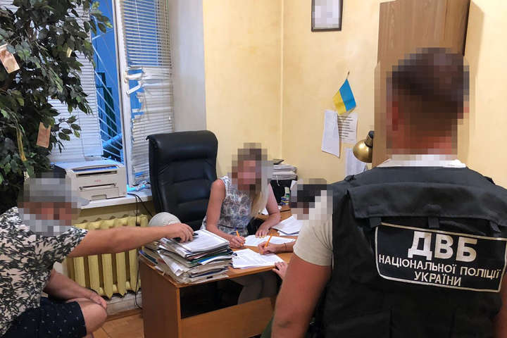 ДБР підозрює одеського поліцейського у зґвалтуванні неповнолітньої