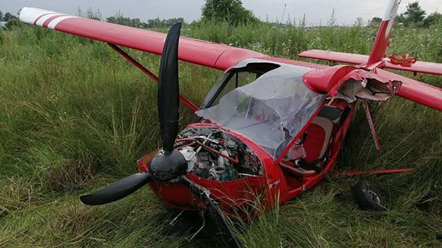 На Прикарпатті аварійно приземлився легкомоторний літак