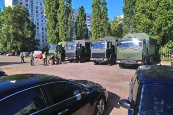 Суд у Харкові обирає запобіжні заходи нападникам на автобус громадського об’єднння «За життя»