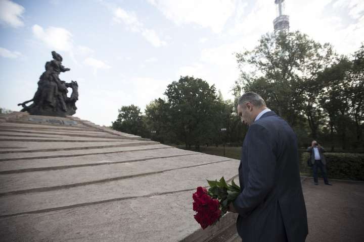 Кличко вшанував пам‘ять жертв Бабиного Яру (фото)
