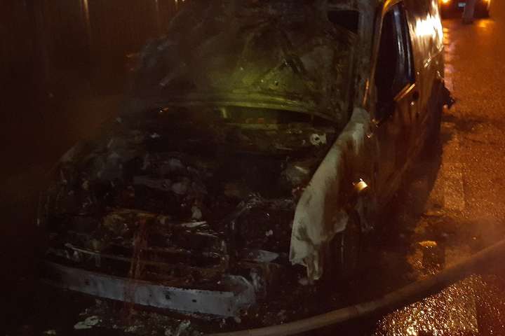 Пожежа на трасі під Києвом: рятувальники повідомили деталі