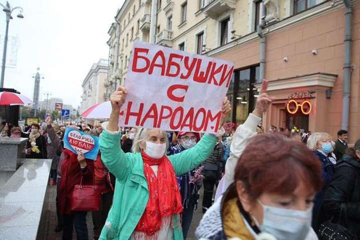 «Марш пенсіонерів» у Мінську: силовики застосували сльозогінний газ і петарди