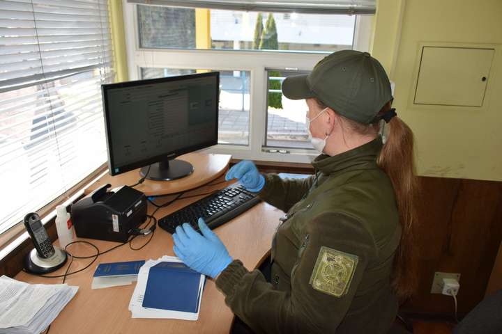 Підробили тести на Covid-19: на кордоні Буковини затримали 20 осіб