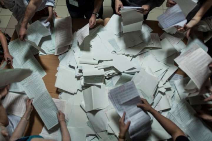 На Київщині перерахують бюлетені 30 виборчих дільниць