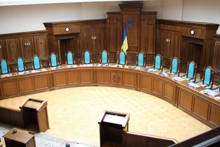 Секретар РНБО закликав суддів Конституційного суду піти у відставку