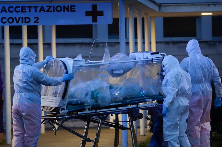 Вперше з квітня. В Італії за добу від коронавірусу померли майже 600 осіб