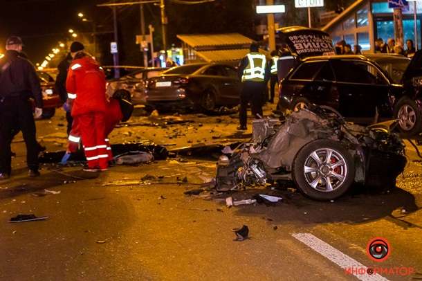 Авария в Днепре: автомобиль разорвало на части (фото)