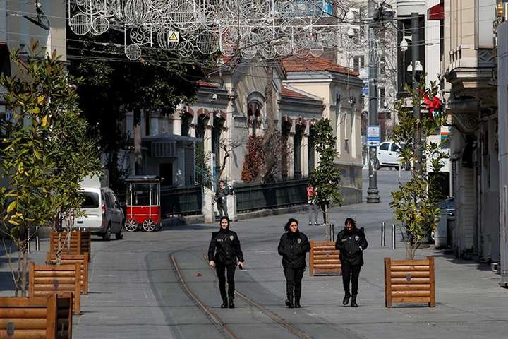Повна ізоляція: у Туреччині заборонили виходити на вулицю на новорічні свята