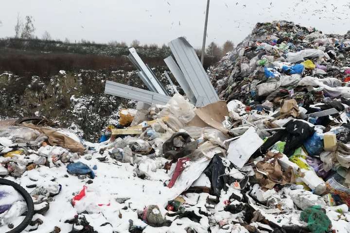 На сміттєвому полігоні під Києвом екологи виявили небезпечні відходи (фото)