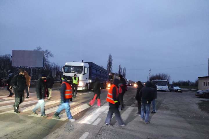 Протести на Кіровоградщині. Гірники уранових шахт третю добу блокують чотири автошляхи через зарплатні борги