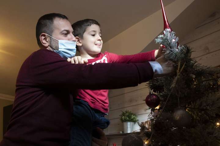 У МОЗ дали рекомендації, як не заразитися коронавірусом під час новорічних свят