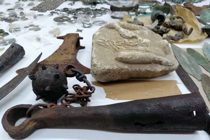 Сербські прикордонники затримали велику археологічну колекцію, що вивезли з України 