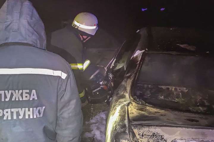 У Києві вибухнув і загорівся автомобіль (фото)