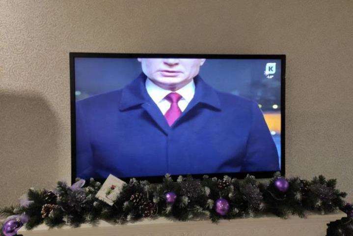 Скандал у Росії. Телеканал обрізав новорічного Путіна (фото)