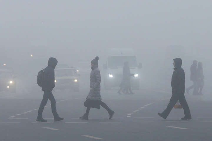 Укравтодор попередив водіїв про тумани і дощі у трьох областях