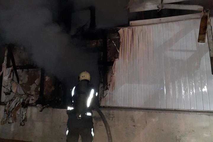Під час пожежі в будинку під Києвом загинули двоє людей (фото)
