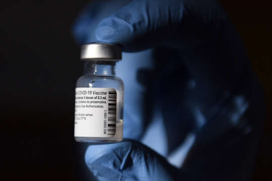 Ізраїль спростовує таємні поставки ковід-вакцини до України