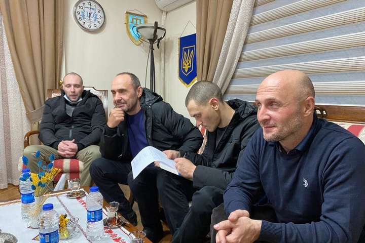 В Україну з лівійської в'язниці повертаються четверо моряків