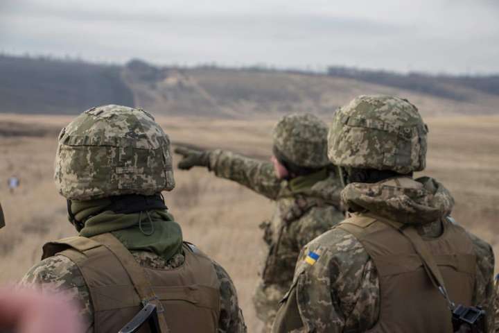 На Різдво російські терористи п'ять разів обстрілювали українських військових 