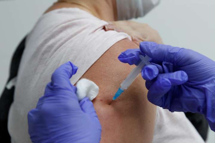 МОЗ України про платну вакцинацію від Covid-19: буде, але не відразу