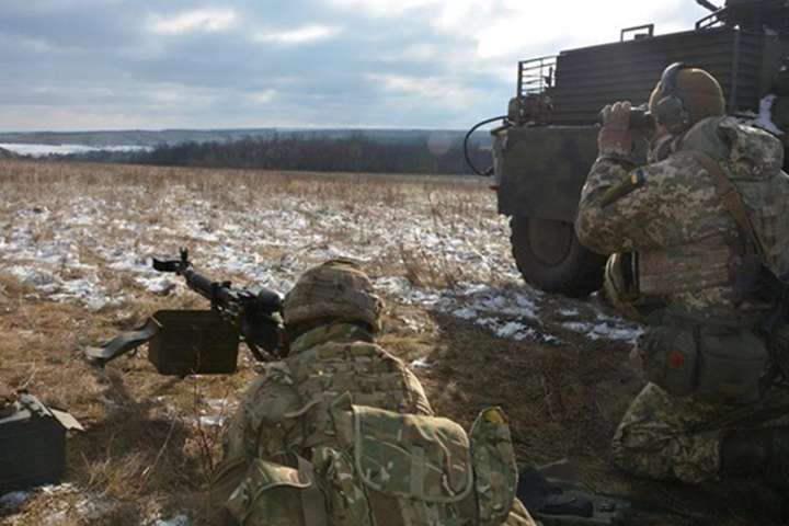 Окупанти на Донбасі відкрили вогонь з гранатометів, українські бійці відповіли
