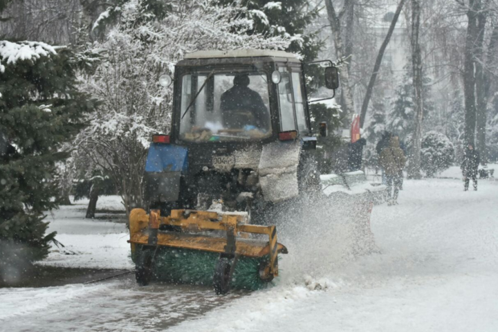 Україну накрили снігопади (відео)