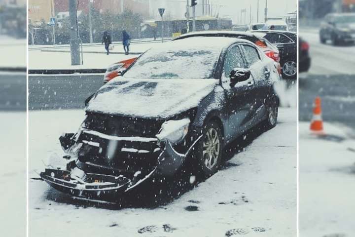 Через снігопад за минулу добу в Києві сталося майже 250 ДТП