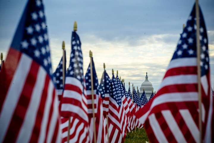 У Вашингтоні встановили 200 тисяч прапорів. Як США готуються до інавгурації Байдена