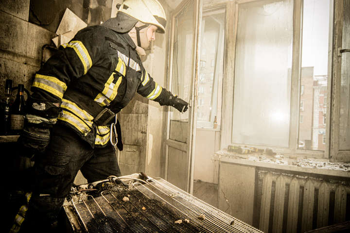 Пожежа в центрі Києва: у чоловіка в день народження згоріла квартира (фото)