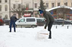 До кінця доби у Львові триватиме сильний сніг