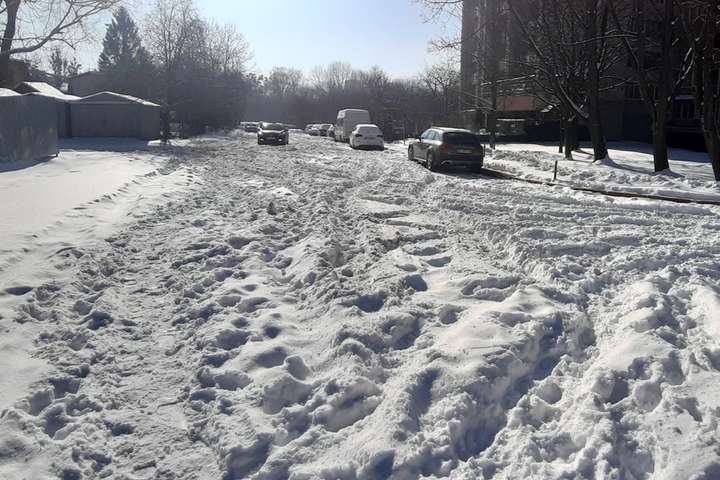 До Львова через снігопади заборонили в’їзд вантажівок 