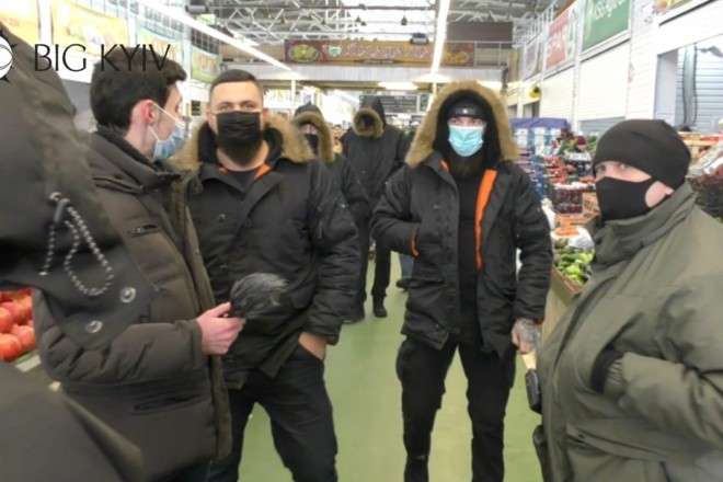 Напад на журналістів на Столичному ринку скоїли учасники стрілянини у Броварах