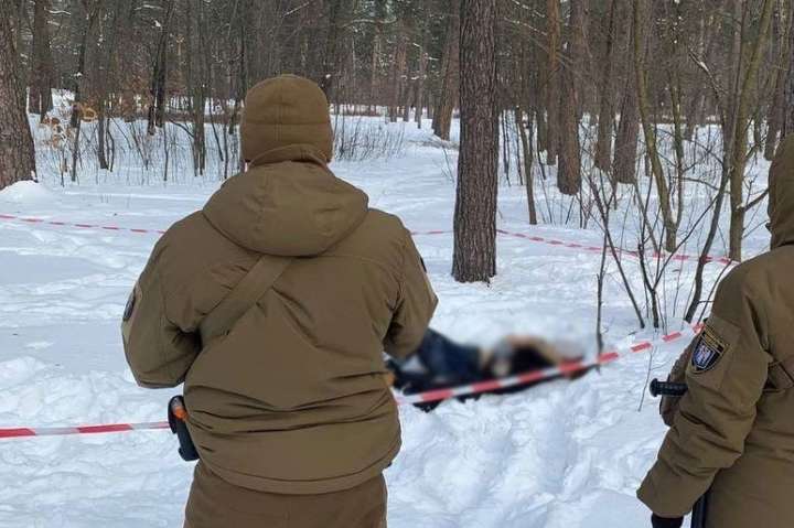 Столичний патруль знайшов у парку мертву дівчину