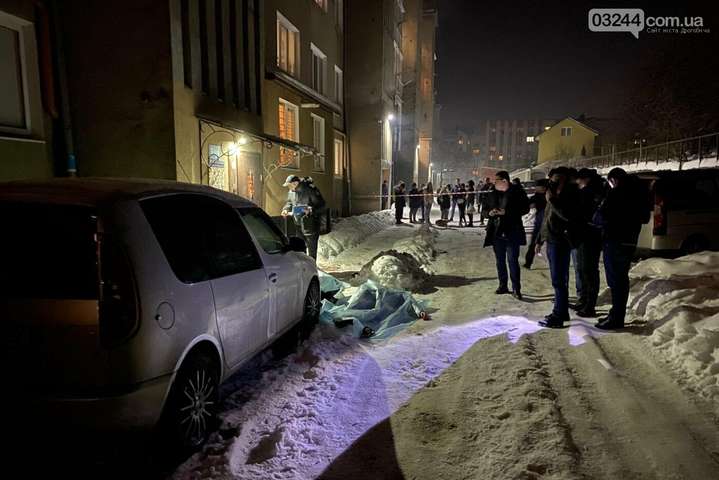 На Львівщині біля під’їзду прогримів вибух, є жертви