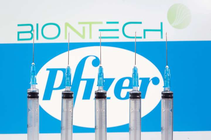 Pfizer та BioNTech проведуть випробування ефективності третьої дози вакцини
